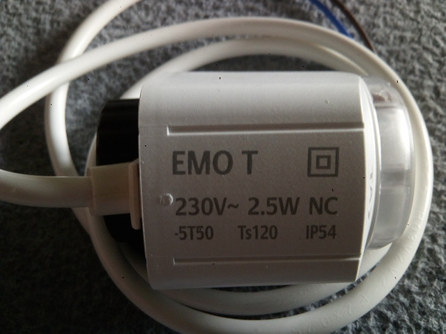 Servopohon 230V EMO-T radiátor,rozdělovač podl.topení 2ks