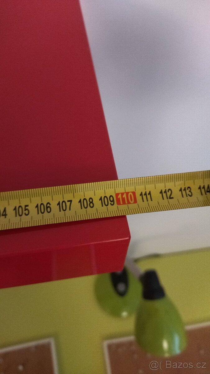 2 nástěnné poličky ikea
