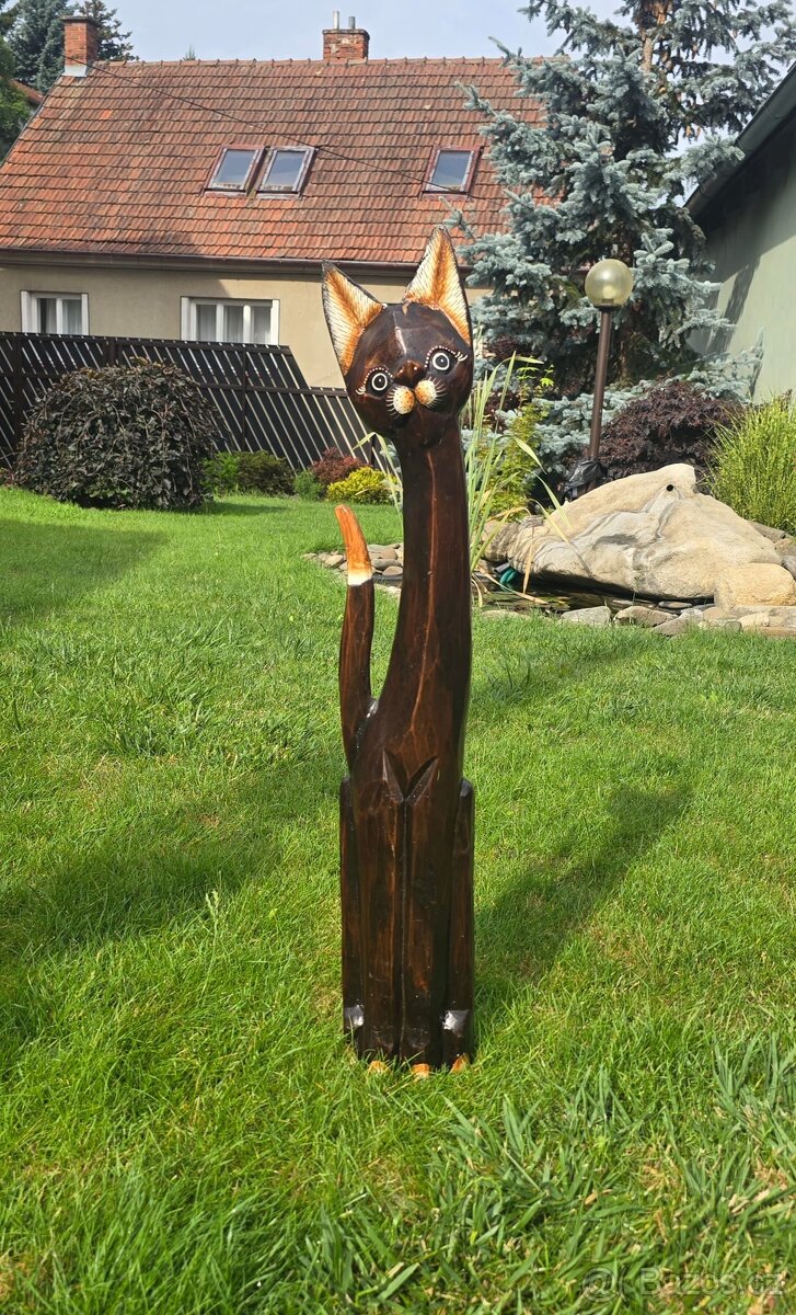 Ručně vyřezávaná kočka