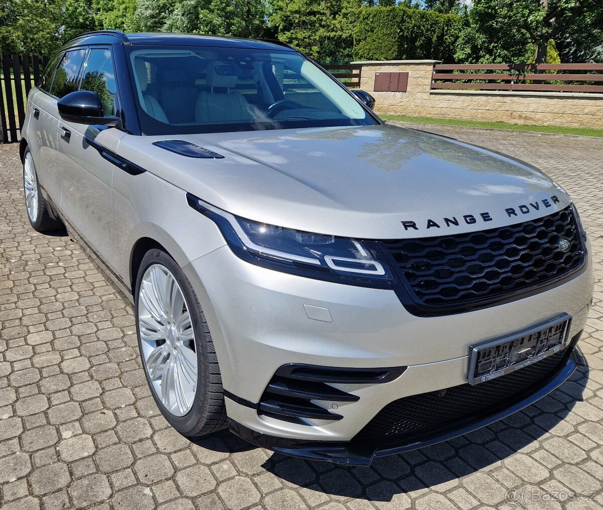 Range Rover Velar 3.0 D300 R-Dynamic S 4x4