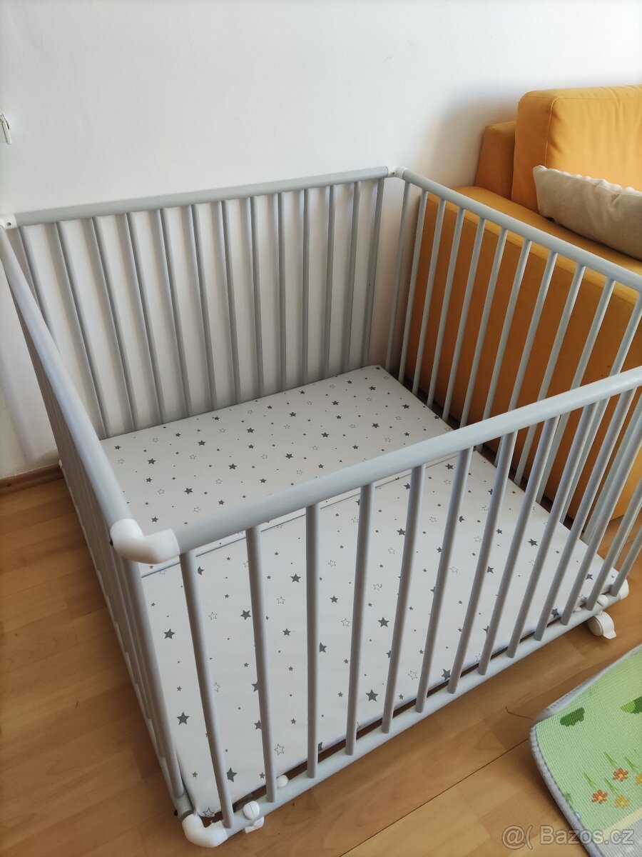 Dřevěná ohrádka