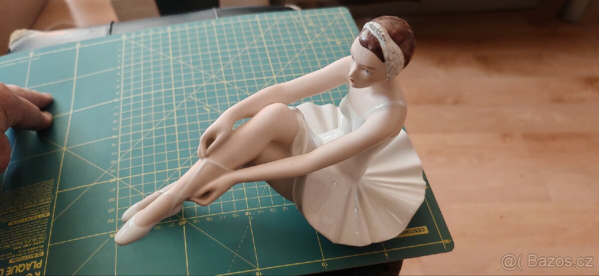 Porcelánová baletka V.David a amfora Royal Dux