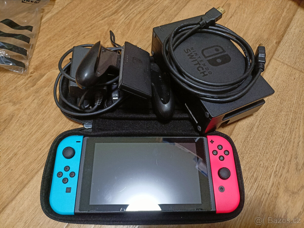 Nintendo Switch V2 s Chipem a Koženým pouzdrem