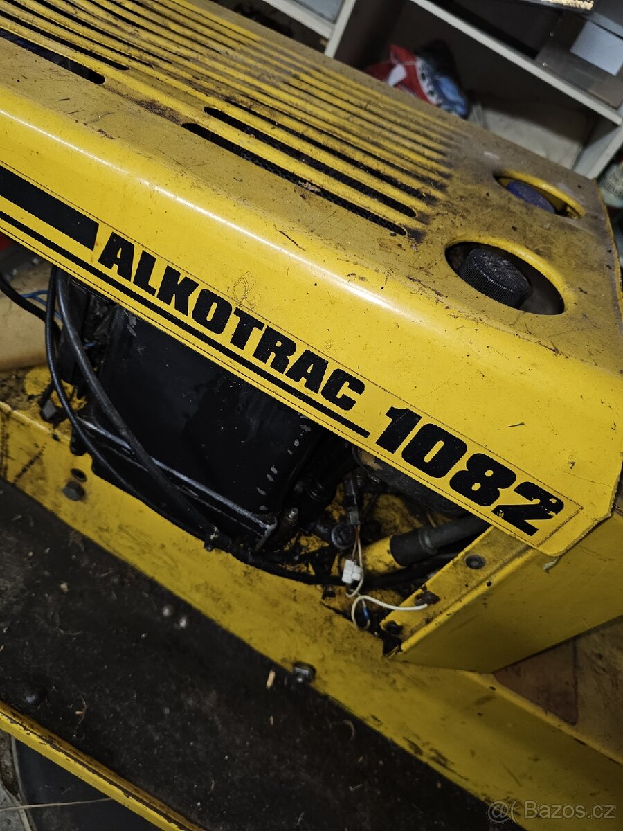 Zahradní traktorová sekačka ALKOTRAC 1082 s tažným zařízením