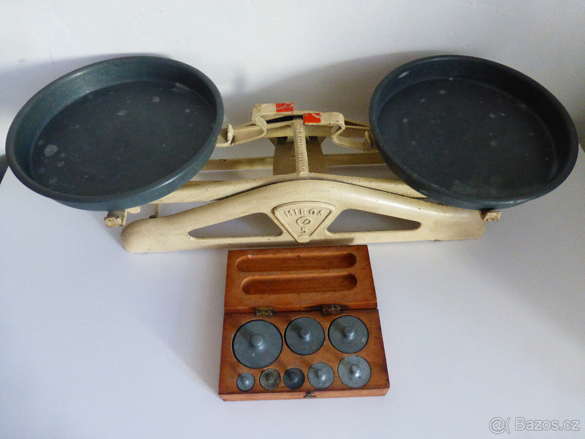 stará kuchyňská váha