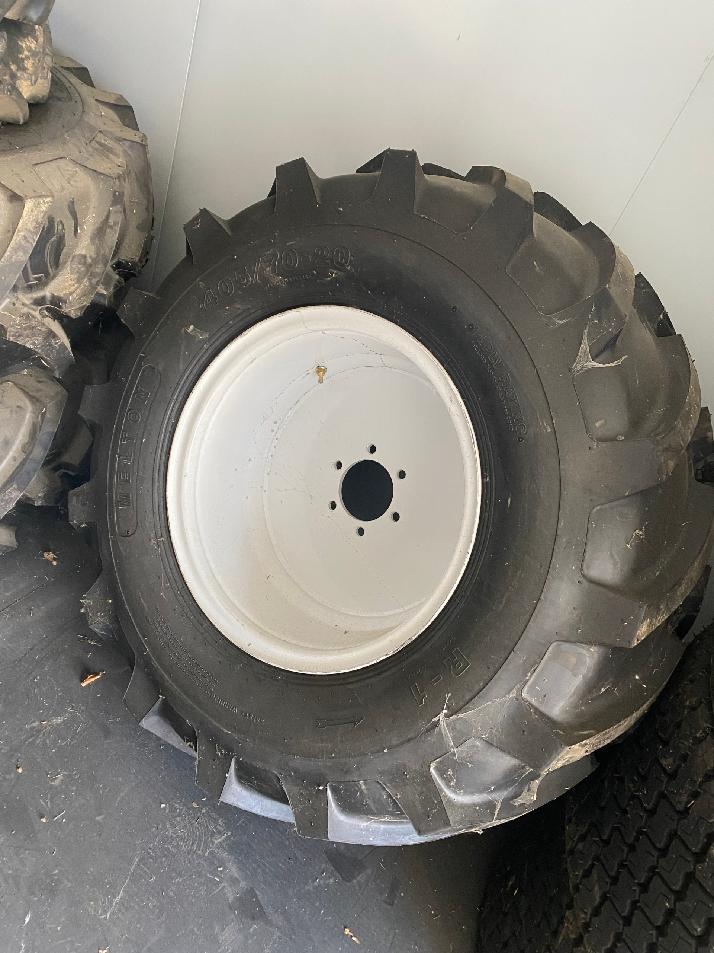 Traktor kola 405/70-20 a 31x15,5-15