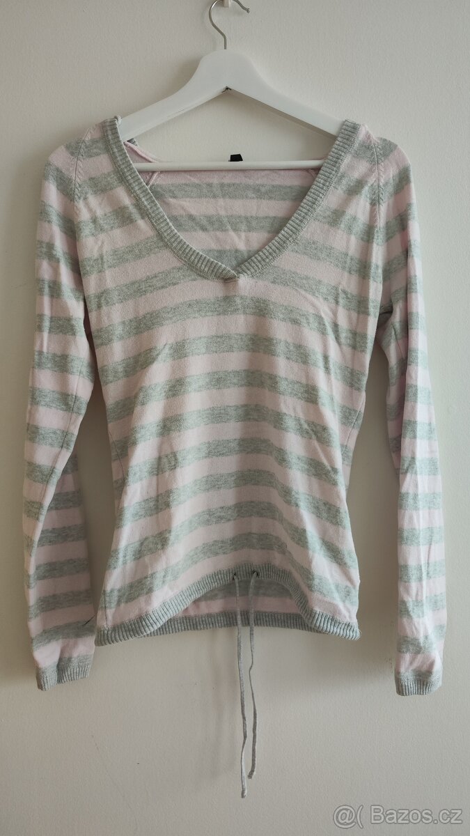 Dámský svetr s kapucí zn. Fishbone vel. S