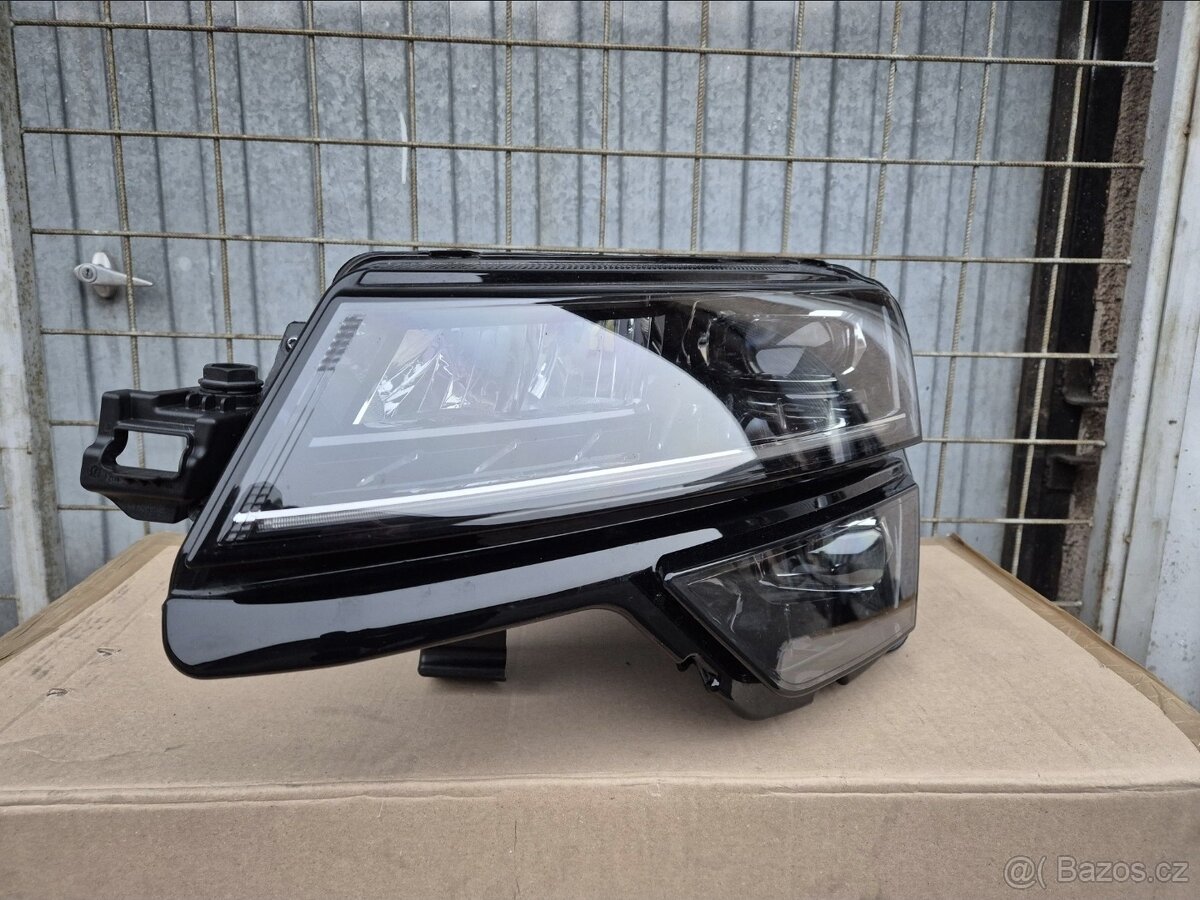 Světlomet Škoda Karoq. Svetlo Škoda Karoq.
