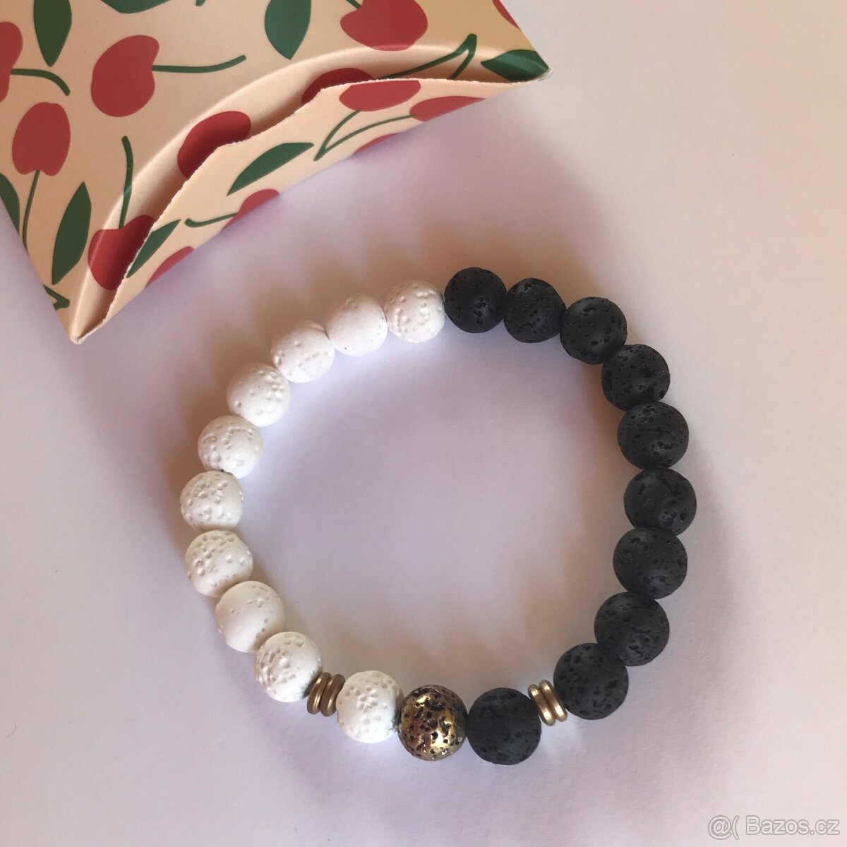Náramek z přírodních lávových kamenů