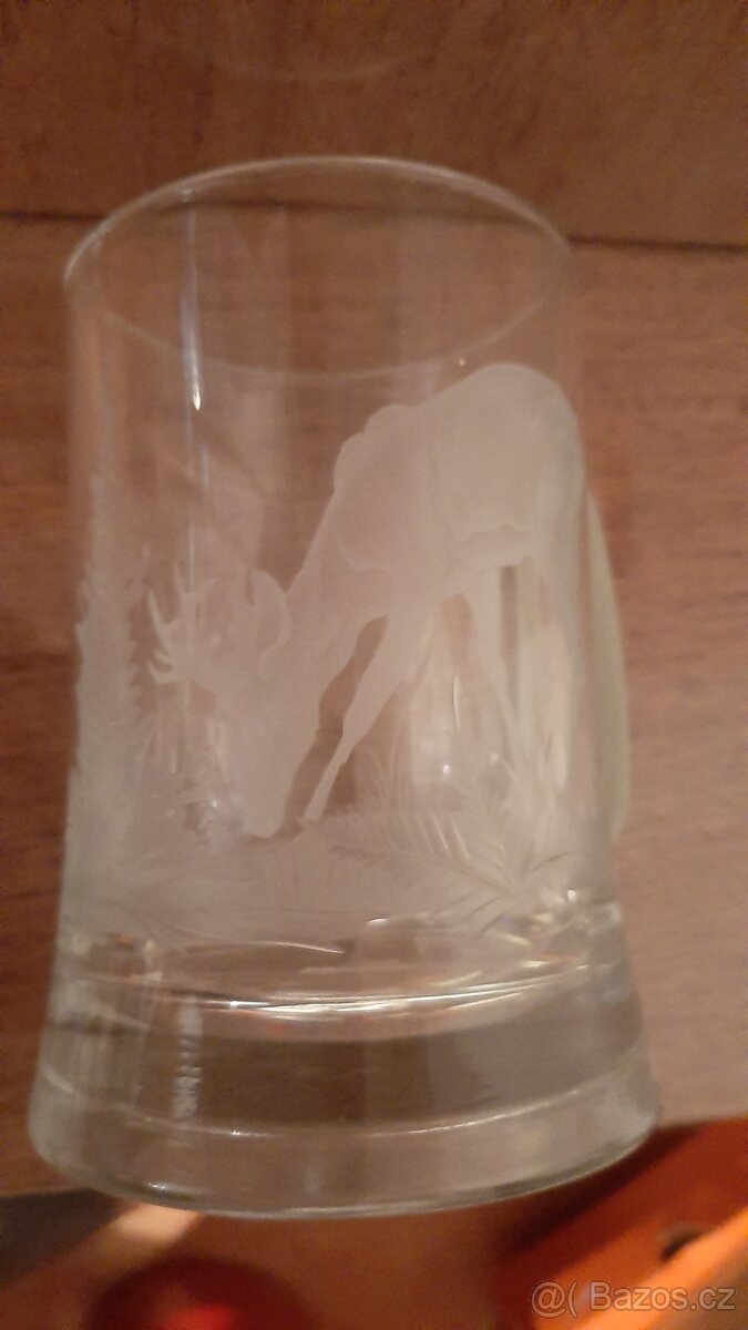 Skleněný půllitr s jelenem