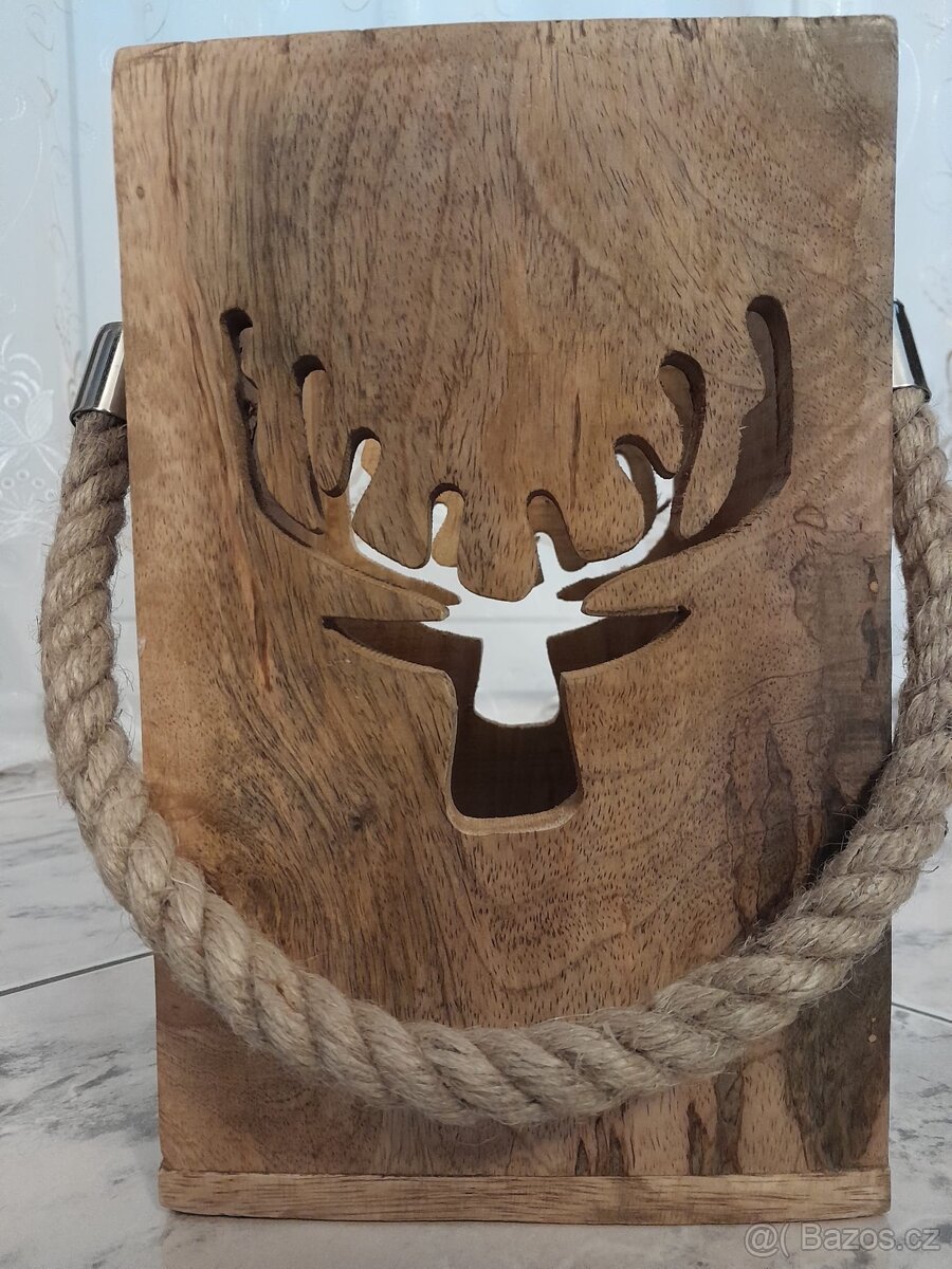 Dřevěná lucerna na svíčku