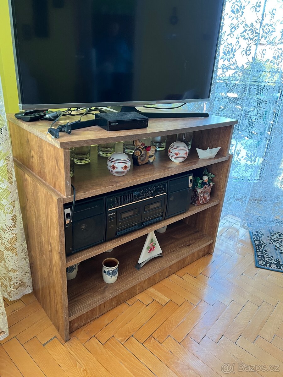 Skříňka pod televizi