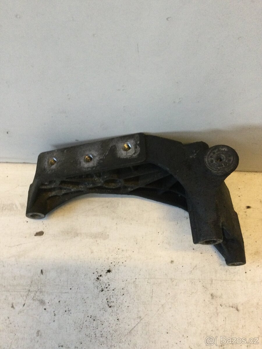 Držák motoru VW T5-T6 03L199207B