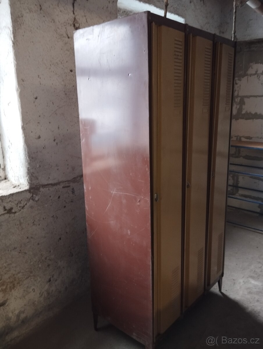 plechová šátní skříň RETRO