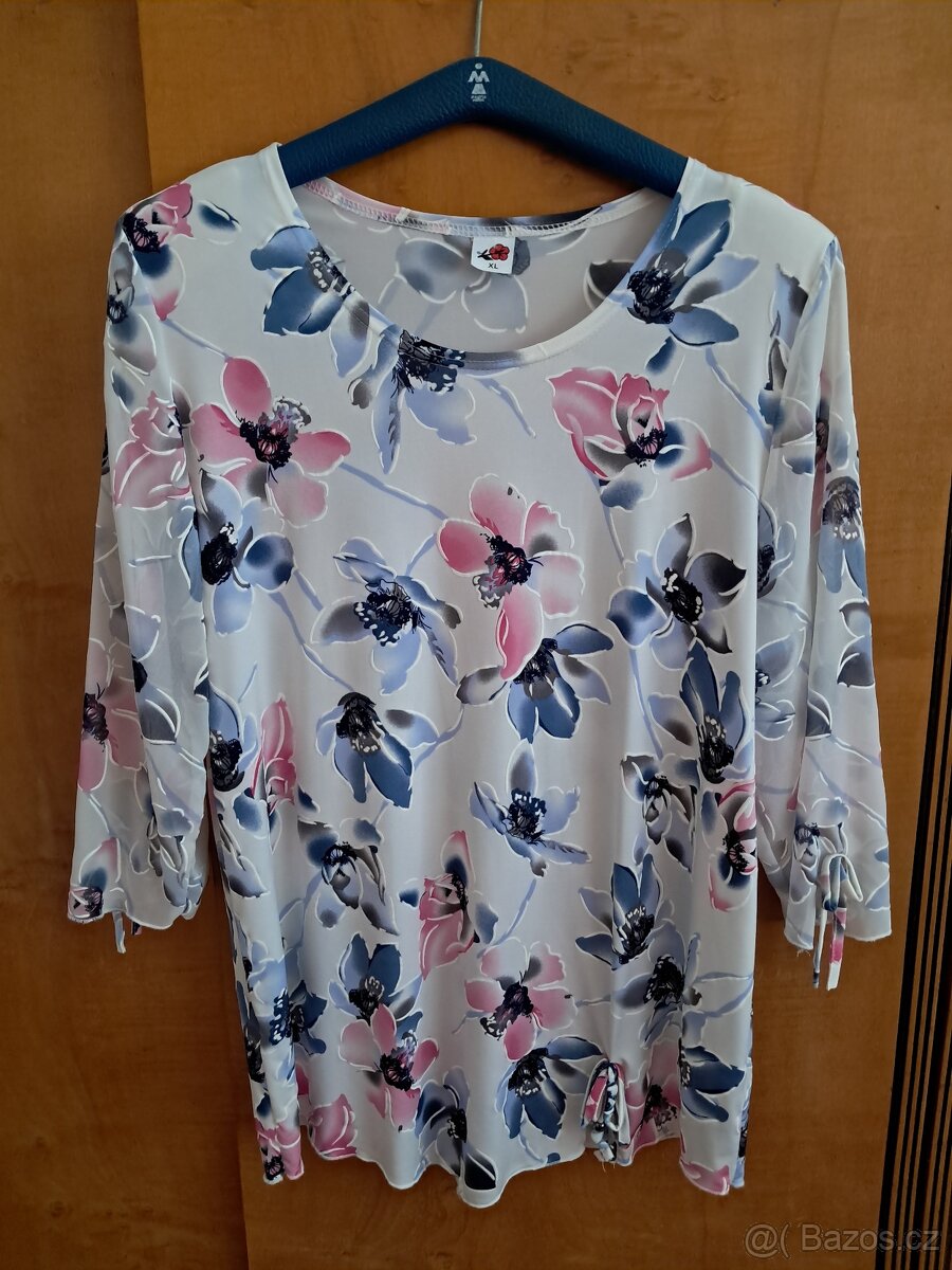 Pěkná halenka vel: XL