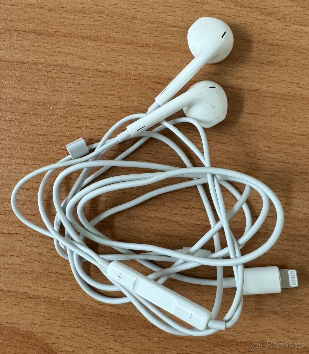 Prodám originál drátová Apple sluchátka EarPods s lightning