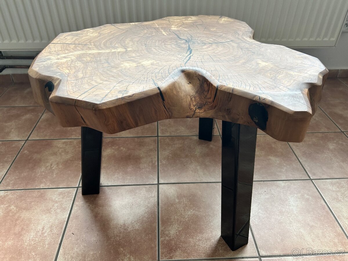 Konferenční stolek olivové dřevo a karbonové nohy