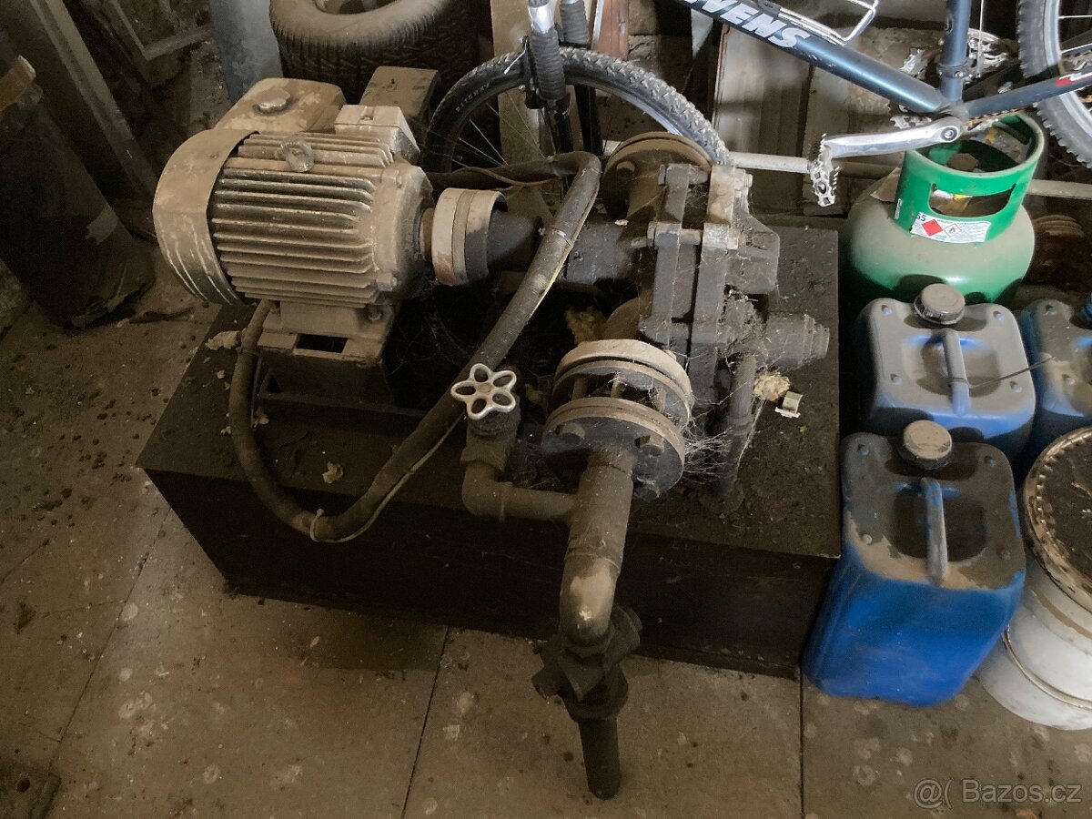Hydraulické čerpadlo s nádrži, jednotka