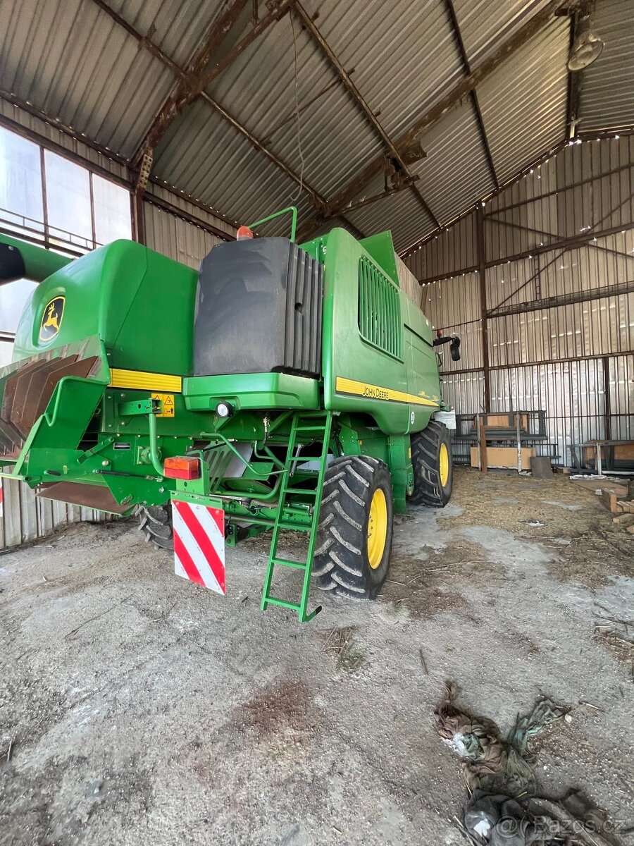 Kombajn sklízecí mlátička John Deere T 560