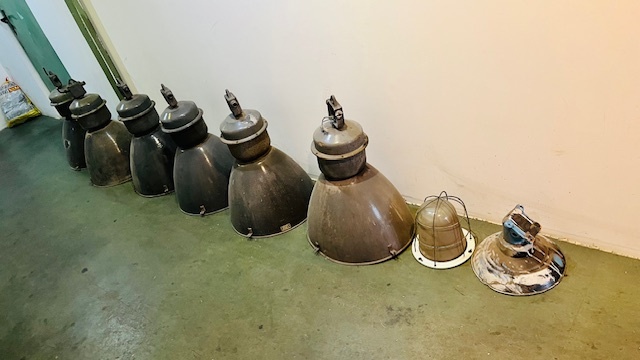 Industriální tovární lampy - světla