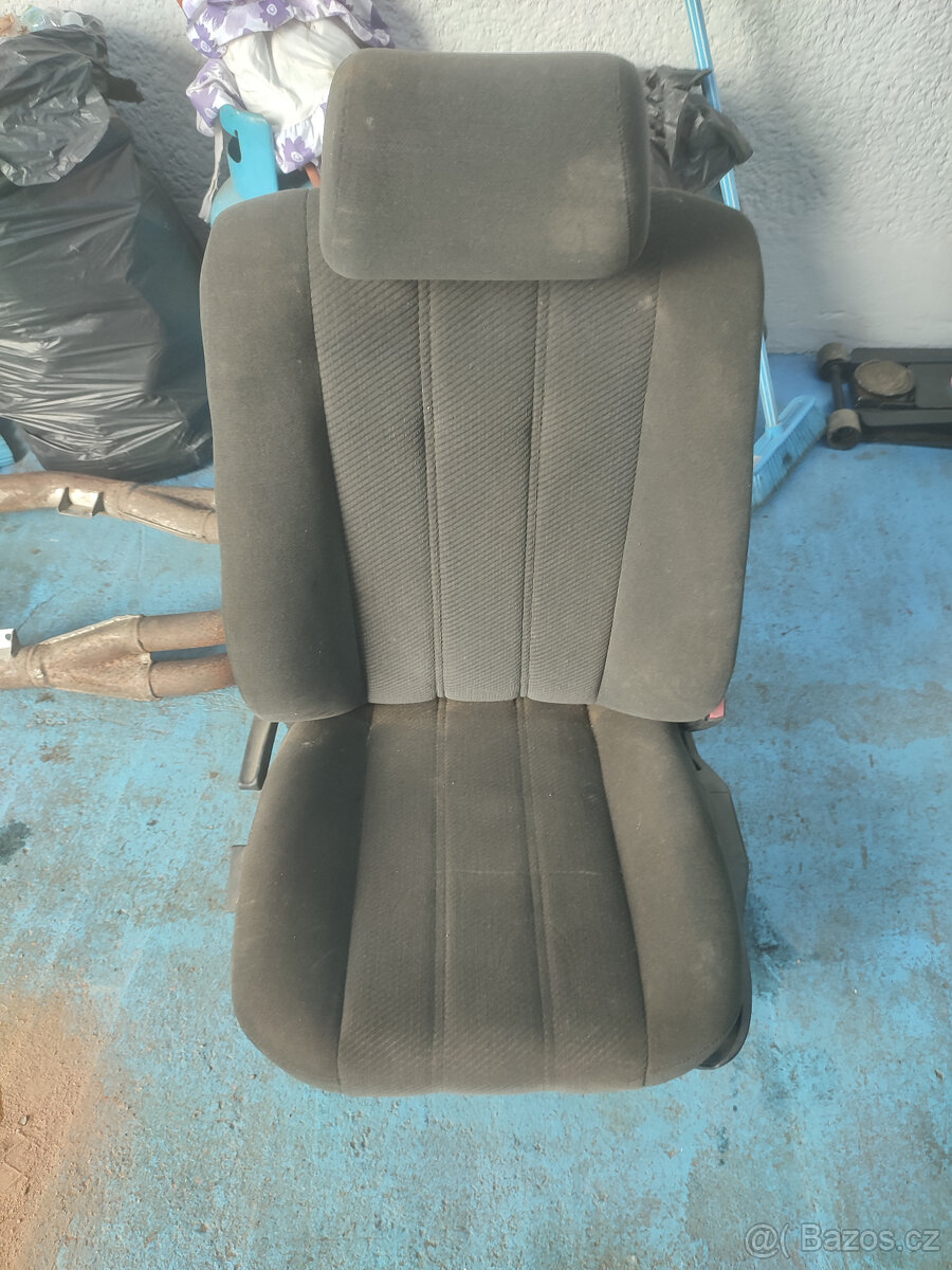 E32 sedadlo spolujezdce