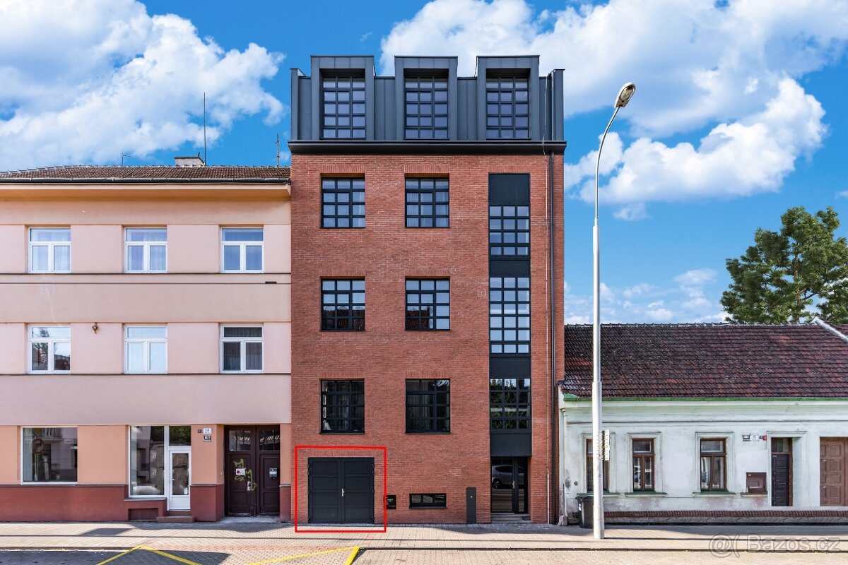 Garáž k pronájmu / Brno-Žabovřesky, Horova 13a