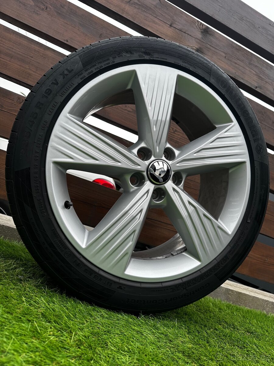 Alu kola 5x112 r19 s letním pneu (235k)