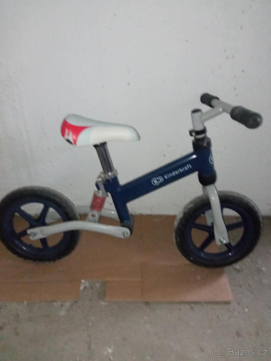 Dětské odrážedlo a kolo