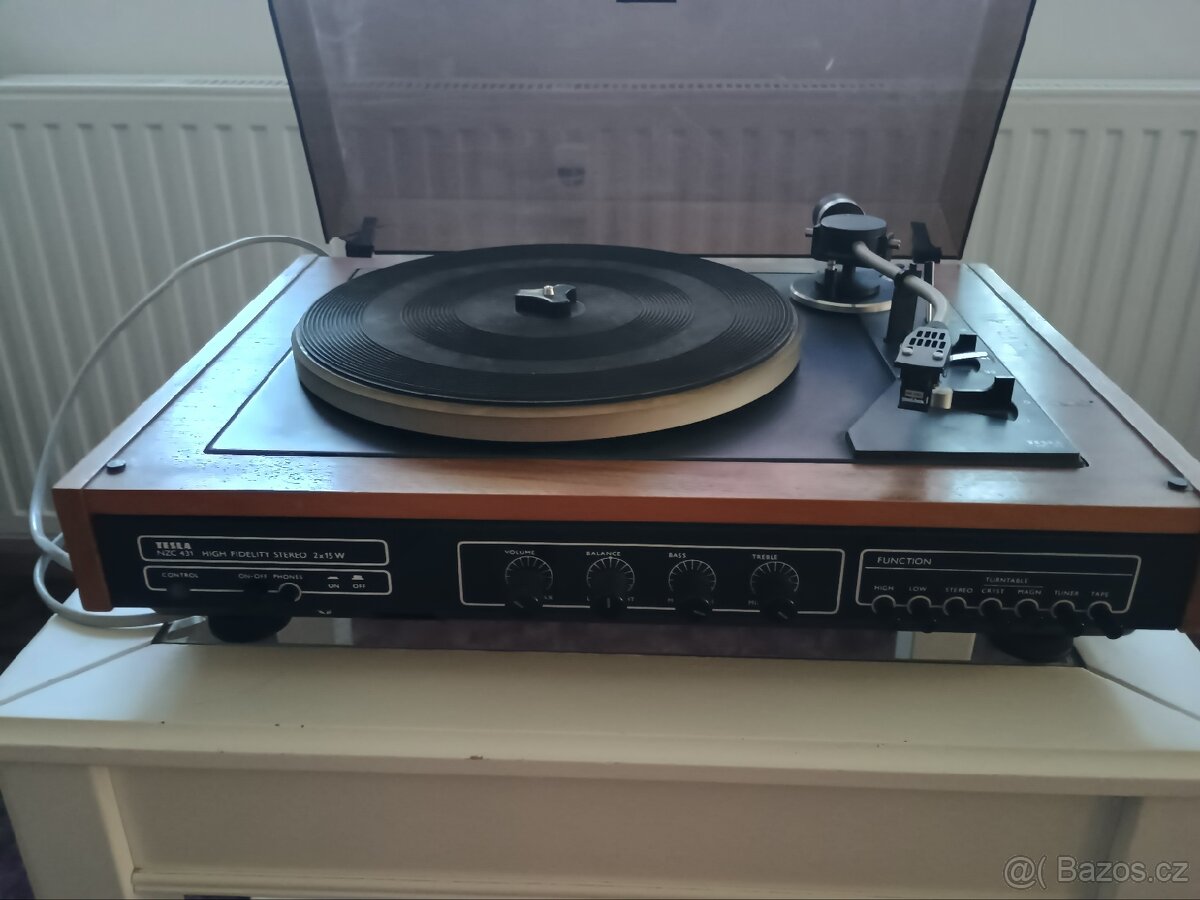 Gramofon Tesla NZC 431