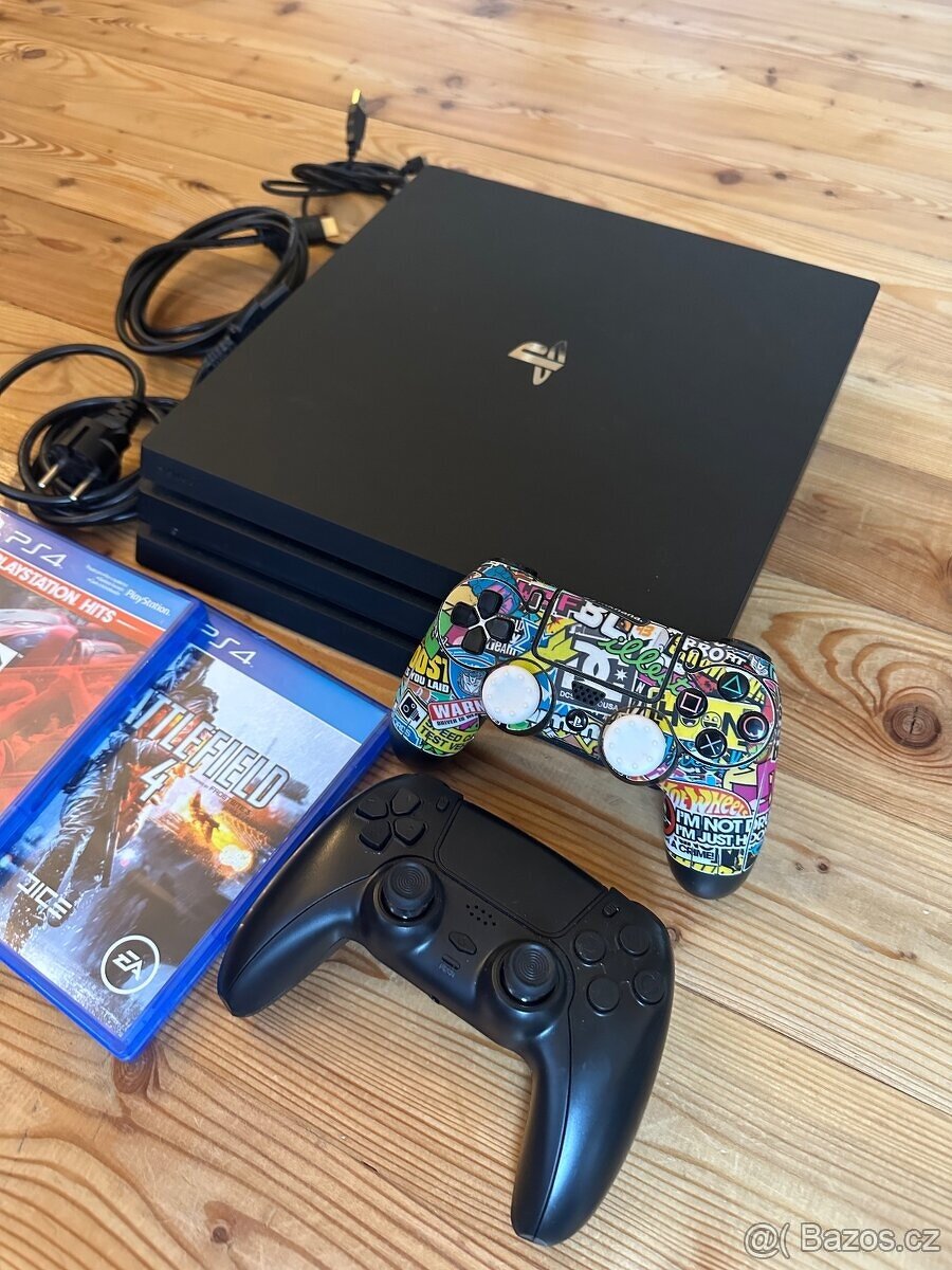Playstation 4 PRO + hry + 2 ovladače