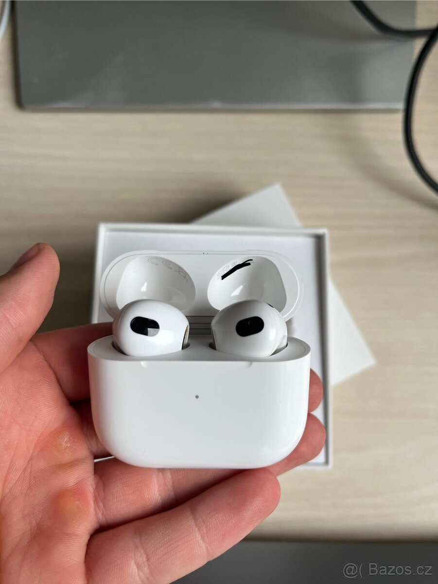 Apple AirPods 3 original s MagSafe pouzdrem