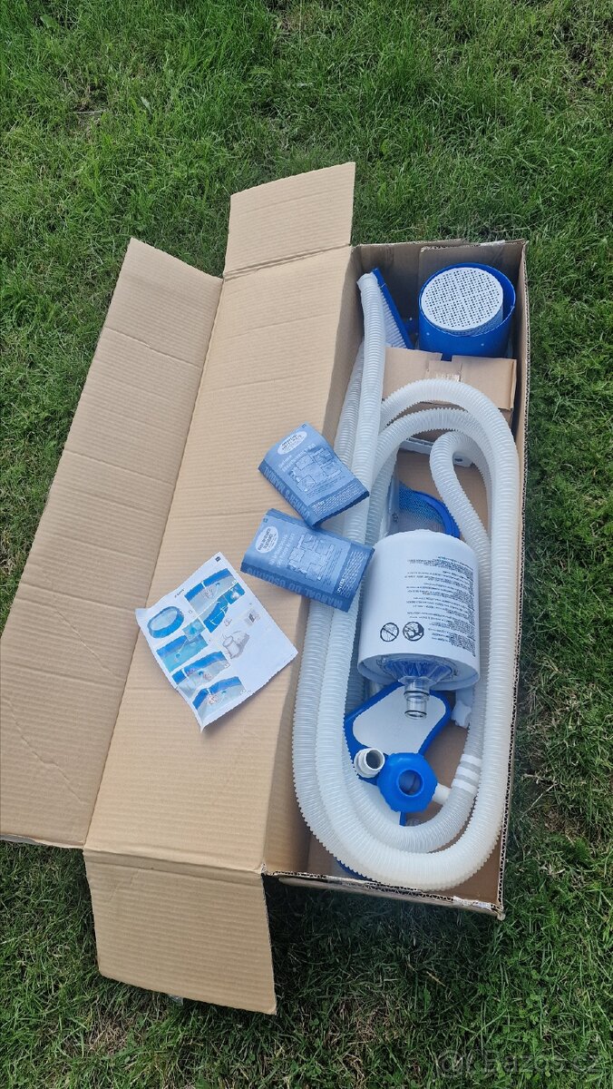 Prodám novou kompletní sadu na čištění bazénu