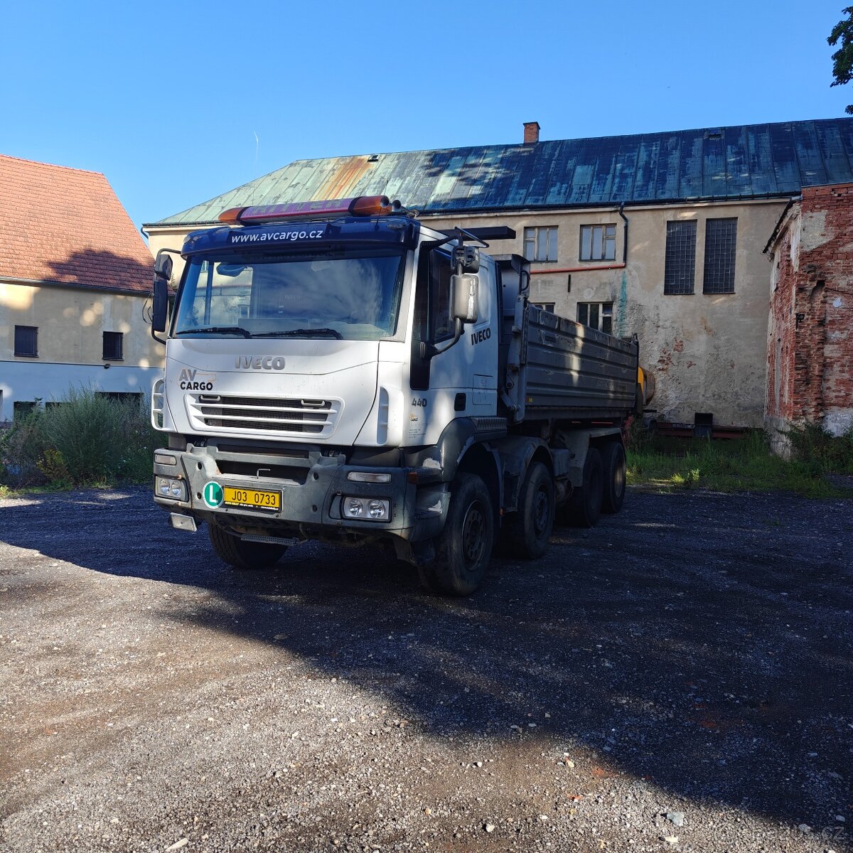 IVECO TRAKKER 41T440, 8x4 třístranný sklápěč.