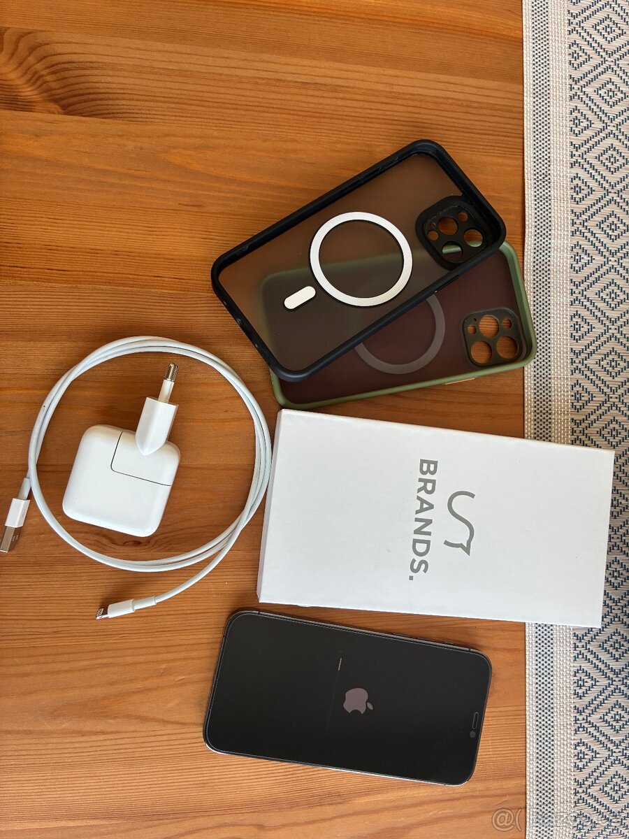 Apple iPhone 12 Pro 256GB grafitově šedý