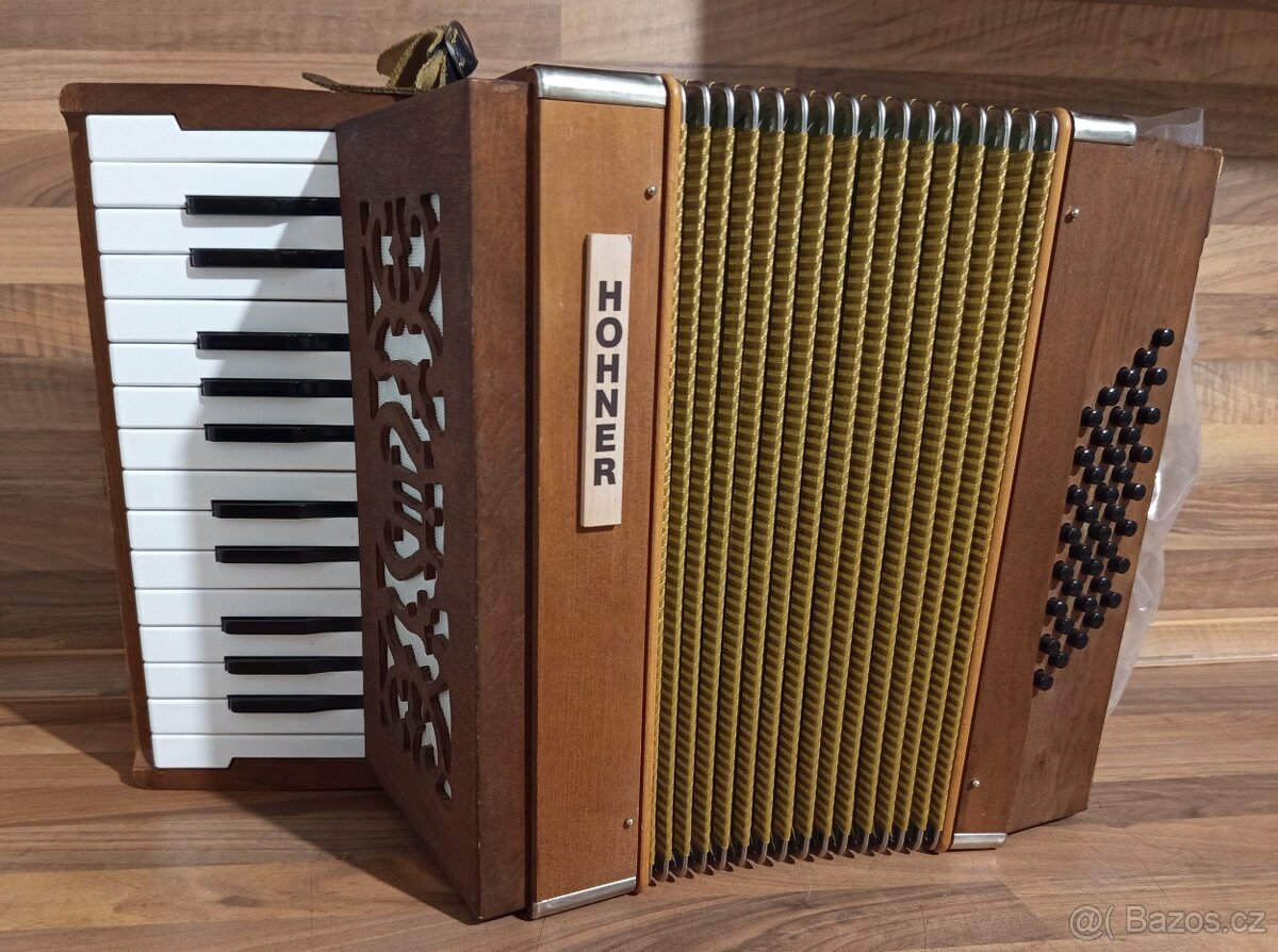 Dřevěný akordeon (harmonika, heligonka) Hohner