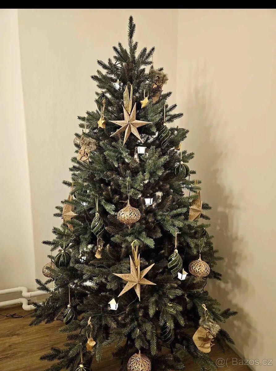 Umělý vánoční stromek
