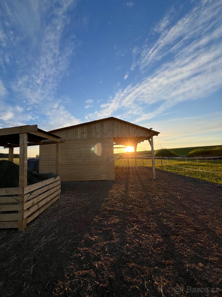 Pastevní ustájení v klidné rodinné stáji od JARA
