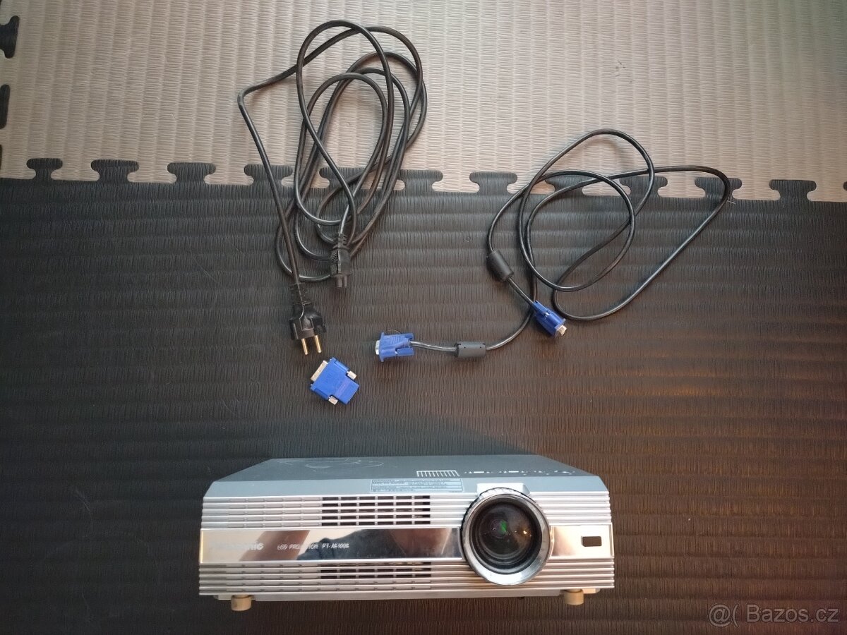 Projektor Panasonic PT-AE100E