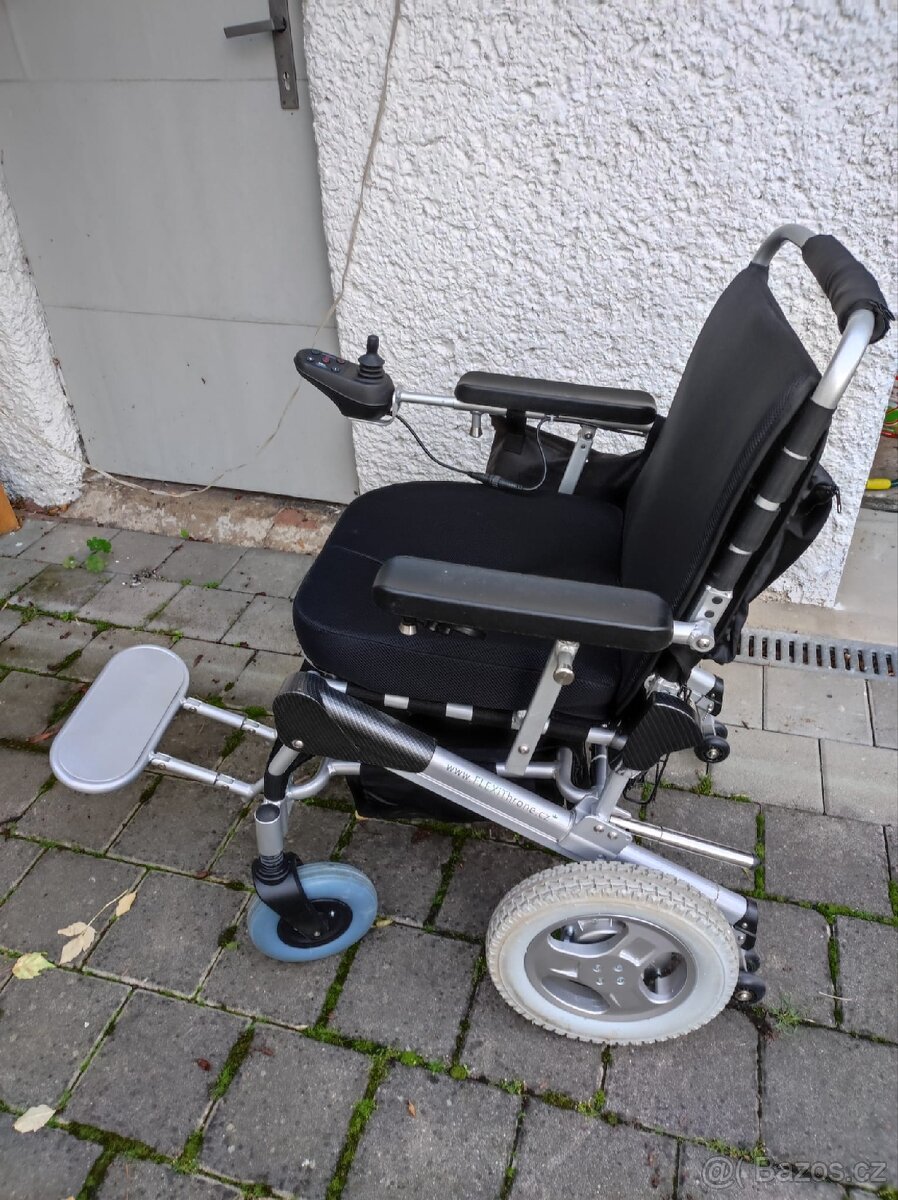 Invalidní vozík elektrický Flexithrone eThron 12 DW