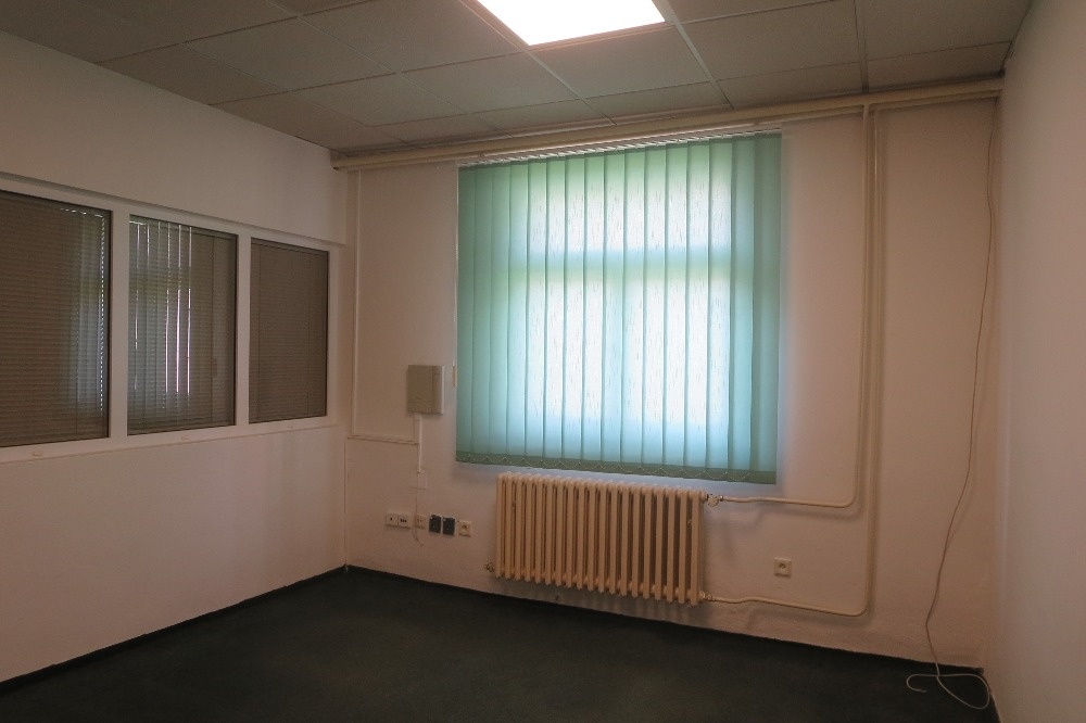 Pronájem dvou propojených kanceláří, 35 m2