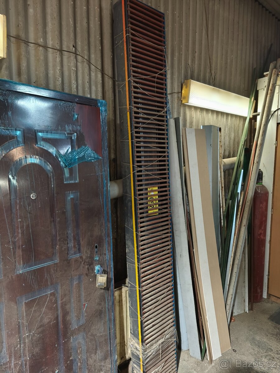 Podlahový radiátor pod Francouzské dveře