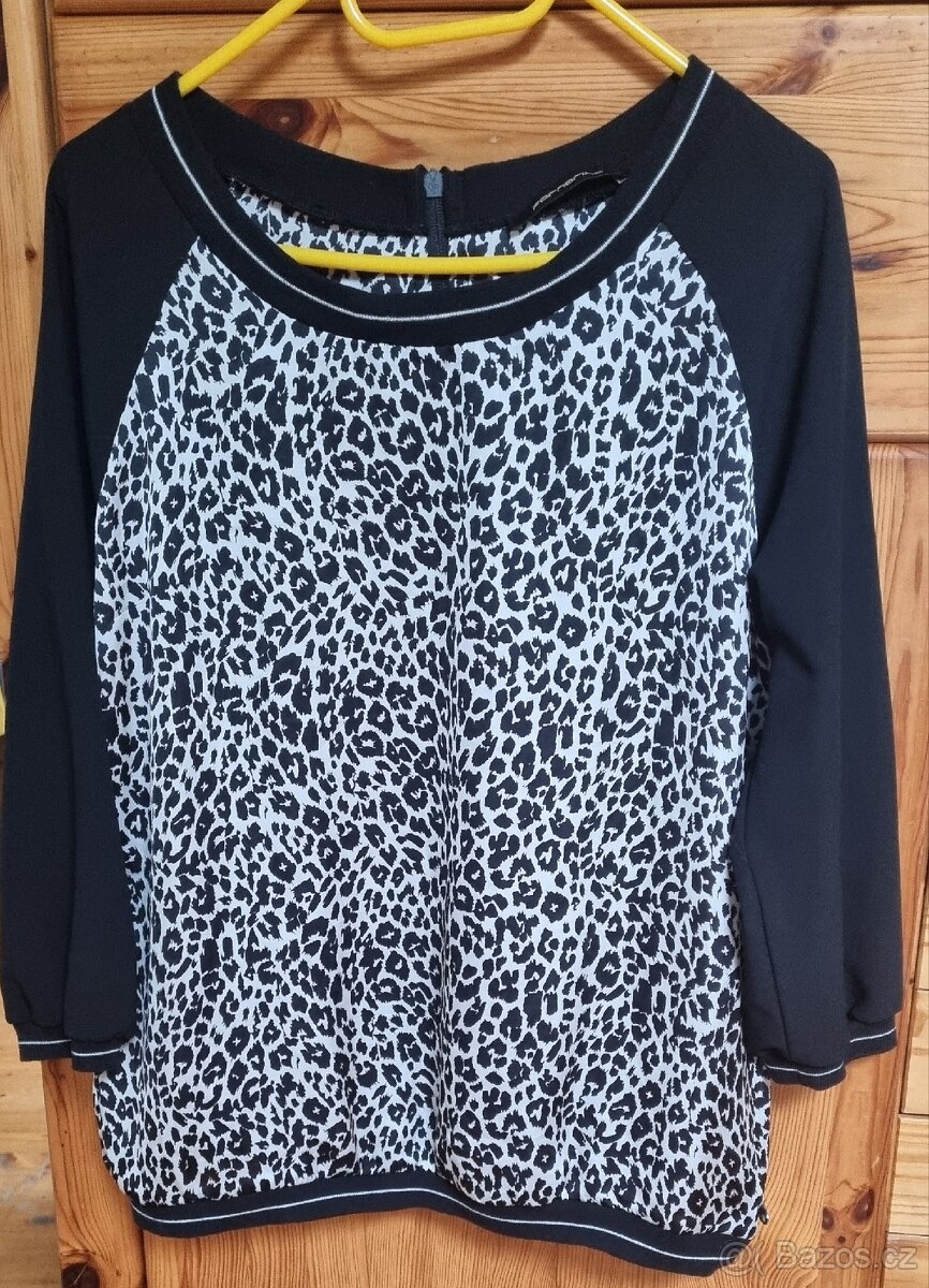 Dámská halenka se zvířecím vzorem