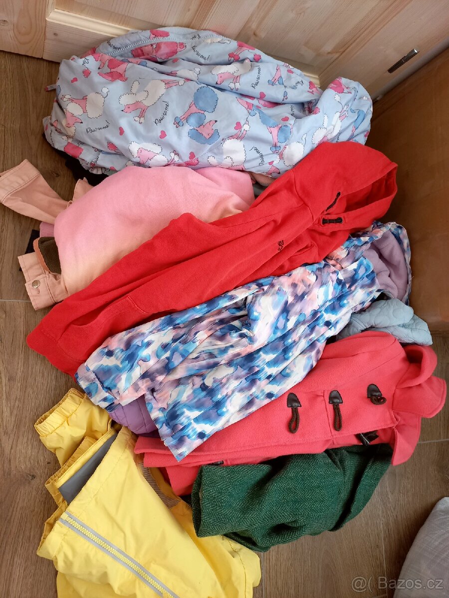Daruji obleceni na holku 5-8let