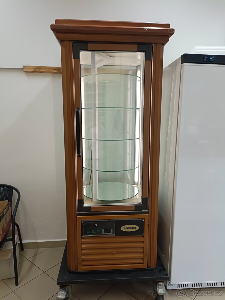 Cukrářská vitrína