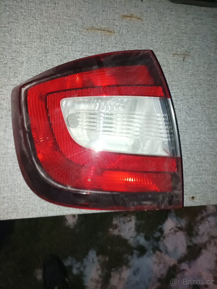 rapid levé zadni svetlo