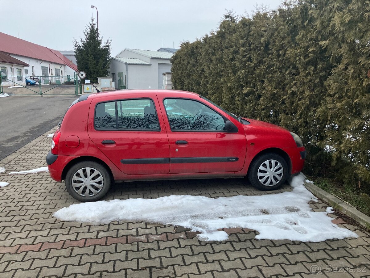 Prodám Renault Clio r.v. 2002