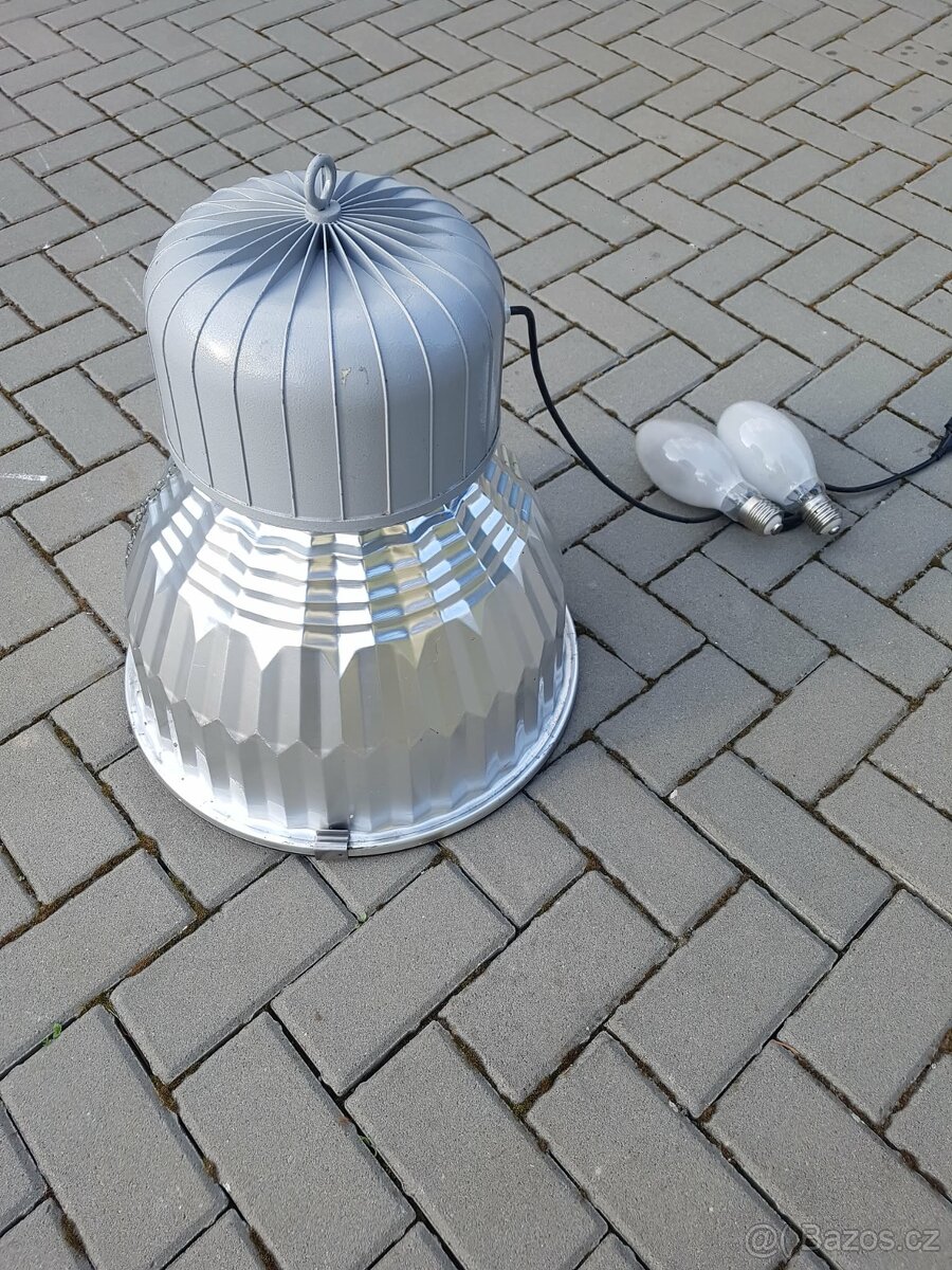 velké světlo průměr 50 cm.