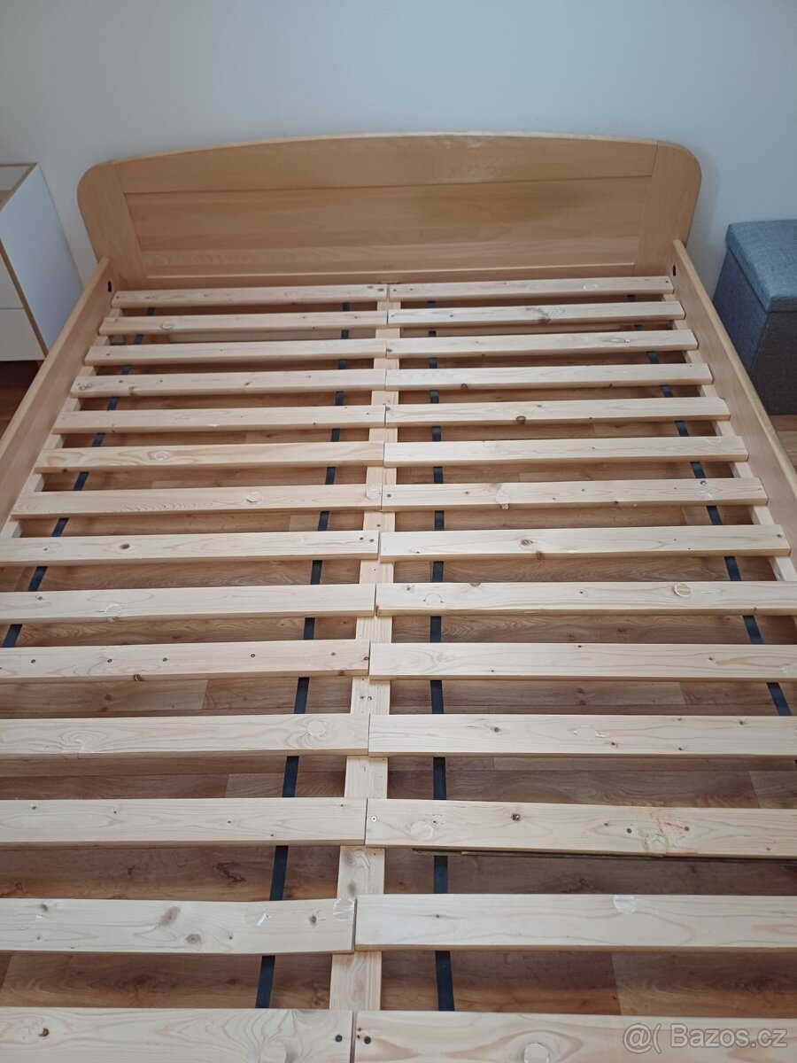manželská postel z masivu