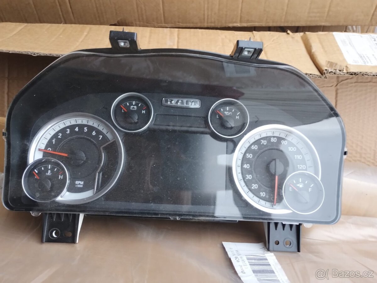 Tachometr pro Dodge RAM 2016