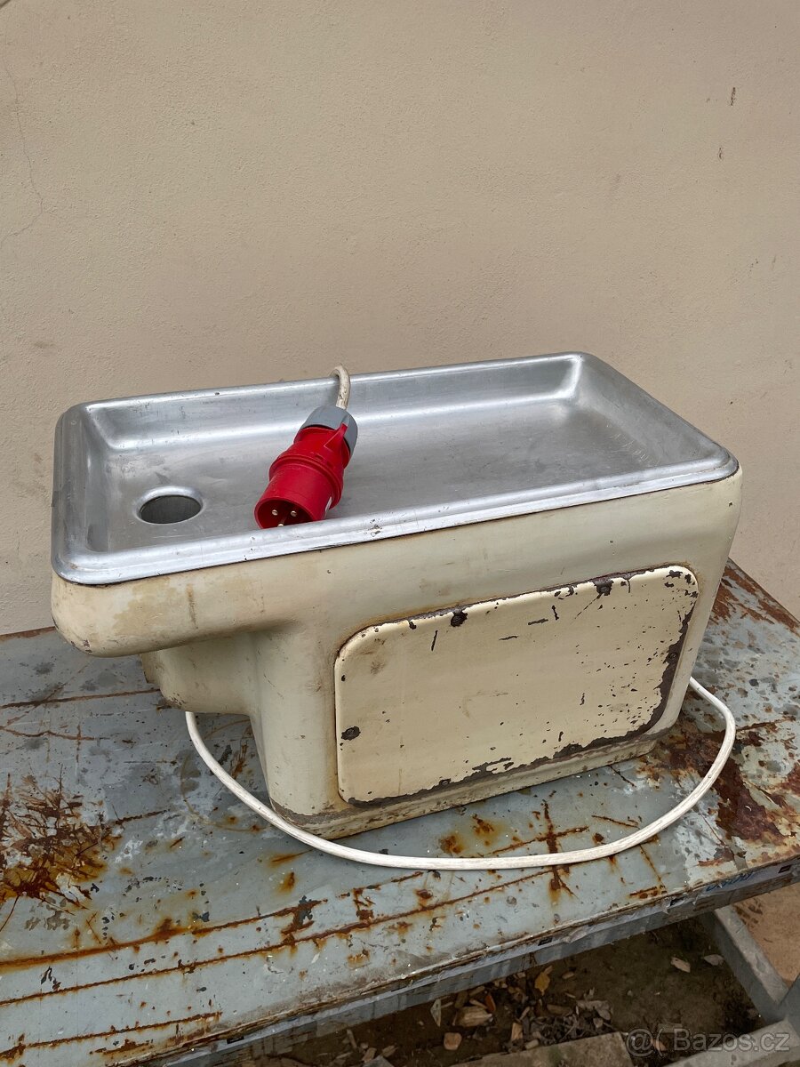 Řeznický vlček RM-100A